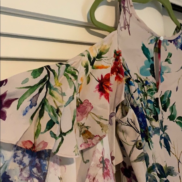 NWT Karen Kane Ruffle Sleeve Cold Shoulder Blouse - Picture 5 of 6